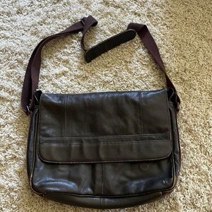 Black Rivet Leather Cross Body Messenger Laptop Bag Distressed Adjustable Strap